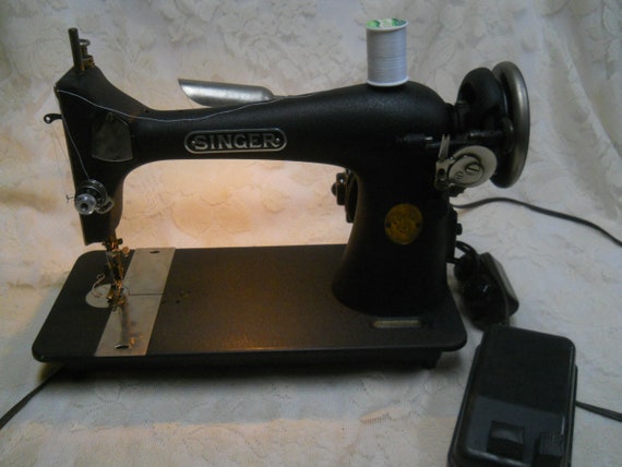 Antique 1929 Singer 127 Sewing Machine with ShuttleBlack | Etsy