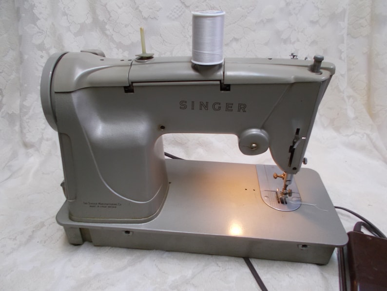 Vintage 1960s Singer Style-O-Matic 328K Sewing Machine-Heavy Duty w/Manual/Attachments/9 Cams/Working Light image 4