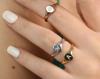 Anel de sinete personalizado com inicial, anel com letra personalizada, anel delicado para o dedo mindinho, joia com monograma em prata de lei 925, presente para ela.