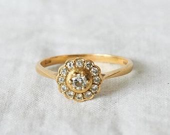 Flower Design Vintage Diamond Gold 18ct Ring