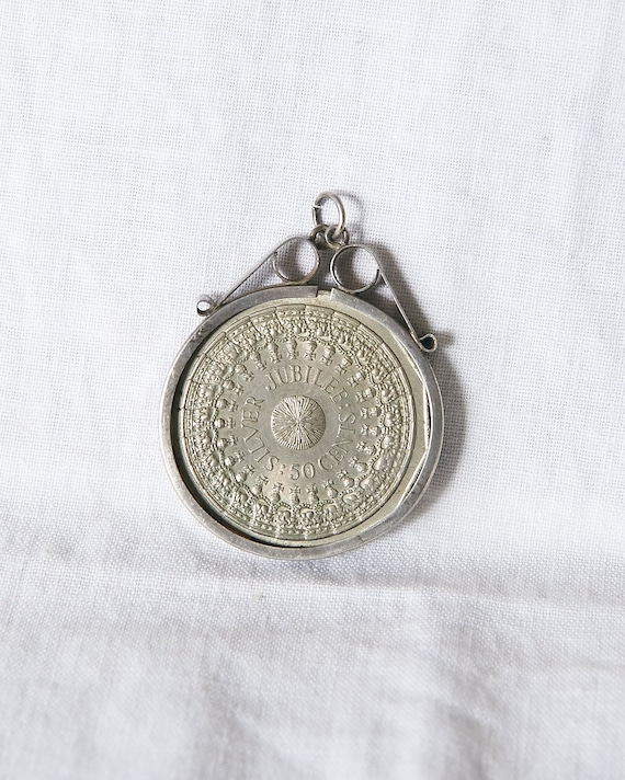 1977 50 Cents Jubilee Pendant Silver Gem