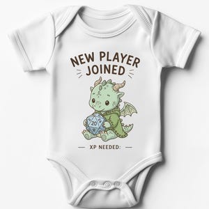 Body para bebé "Nuevo jugador se unió" • Divertido diseño de ropa de bebé para juegos de rol • Regalo para nerds por el nacimiento • Pelele para jugadores D20 • Unisex