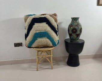 Puf marroquí de lana hecho a mano – Otomana Beni Ourain con diseño geométrico de chevron
