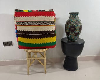 Handgemachter marokkanischer Kilim Pouf: Tribal Streifen osmanischer Berber Wollstoff, vintage Geschenk