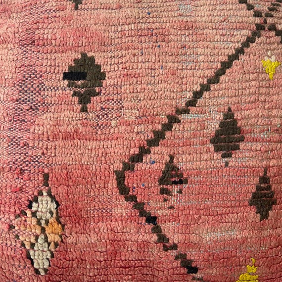 ヴィンテージベルベルウールプーフ：モロッコキリムフロアクッション