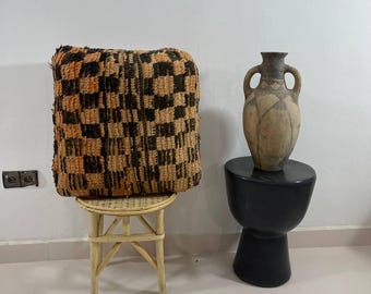 Puf marroquí vintage de lana: otomana bereber de tablero de ajedrez hecha a mano, regalo vintage