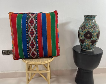 Handgemachter marokkanischer Kelim Pouf: Bestickter Berber Ottoman, Vintage Geschenk