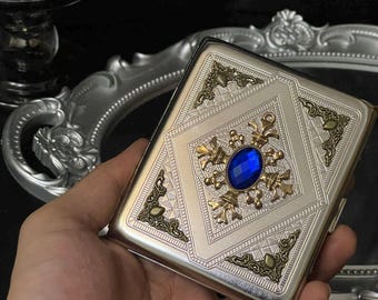 Estuche para cigarrillos de estilo victoriano vintage / Caja de tabaco de metal plateado y azul ornamentada / Soporte para accesorios góticos / Regalo para él o ella