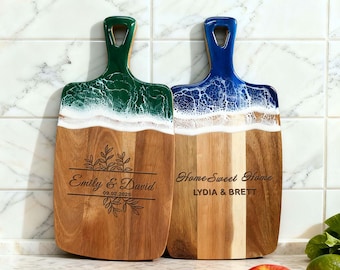 Personalisiertes Schneidebrett: Kundenspezifische Hochzeit, Verlobung, Brautparty, Einweihungsgeschenk, Käsebrett Ocean Harz, Charcuterie Board mit Gravur