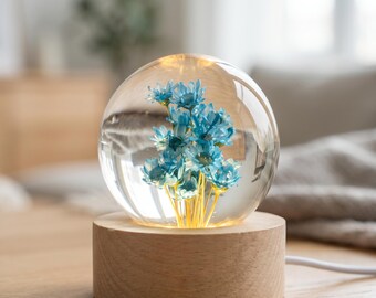 Regalo para el Día de la Madre, Lámpara de noche personalizada de resina con margarita azul, Lámpara de flores grabada a medida, Lámpara de mesita de noche estética, Regalo para mamá en el Día de la Madre
