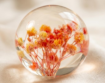 Lámpara de noche floral estética y acogedora, lámpara de resina con flores de paniculata, decoración cálida para el dormitorio, elegante lámpara de resina personalizada, lámpara de noche floral de lujo.