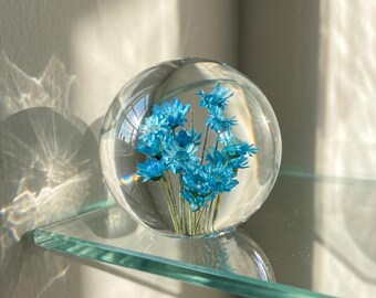 Personalisiertes Nachtlicht für Mama, benutzerdefinierte blaue Blumenlampe, Muttertagsgeschenk von Tochter Sohn, blaues Gänseblümchen-Harzlampe, ästhetisches Nachtlicht