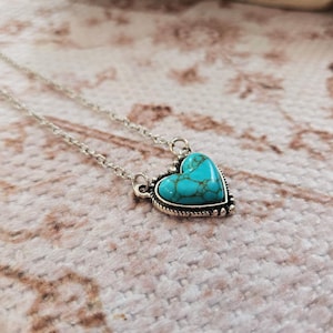 Türkis-Herz-Halskette: Western Style Naturstein-Anhänger