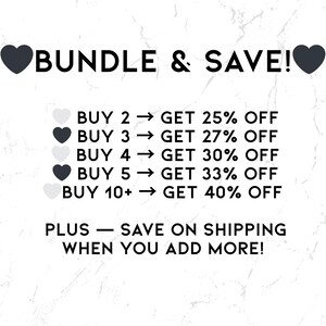 Op de afbeelding: Witte achtergrond met de tekst "BUNDLE & SAVE!" in zwart. Aanbiedingen worden vermeld met kortingen van 25% tot 40% bij aankoop van meerdere artikelen. De tekst "PLUS - SAVE ON SHIPPING WHEN YOU ADD MORE!" is ook opgenomen.