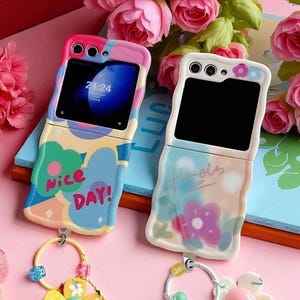 Flower Chain Flip Case Wrist Strap Protective Cover Phone case for Galaxy Z Flip 3,4,5,6 Series