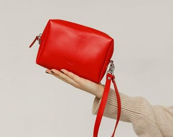 Personalized Full-Grain Leather Makeup Bag: Custom Cosmetic Pouch