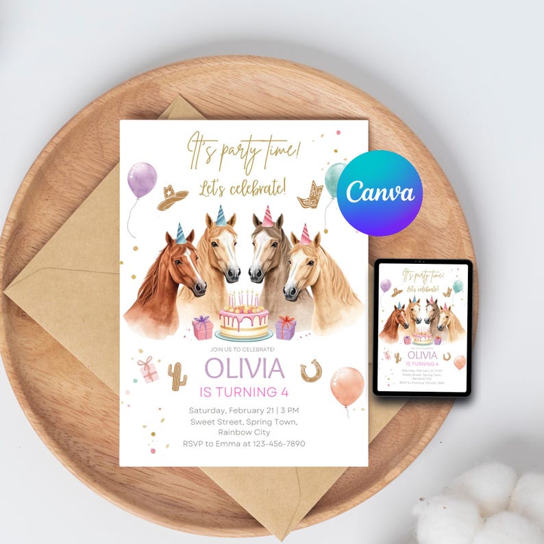 Puede incluir: Una invitaci&oacute;n de cumplea&ntilde;os con ilustraciones de acuarela de caballos con sombreros de fiesta. La invitaci&oacute;n incluye el texto "It's party time! Let's celebrate!" y detalles para la fiesta de cumplea&ntilde;os n&uacute;mero 4 de Olivia.