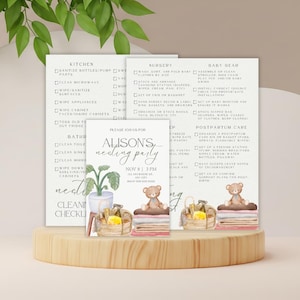 Peut inclure: Un présentoir en bois présente des cartes imprimées sur le thème d'une baby shower. Les cartes comprennent des listes de contrôle pour la cuisine, la nurserie et l'équipement de bébé, ainsi qu'une invitation avec un ours en peluche et un panier.