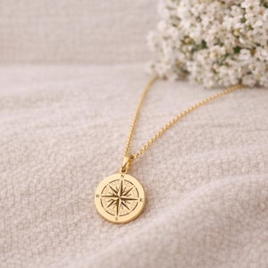 Elegant kompasshalsband i 14k guld, personligt kompasshänge, kompasspresent, kompasssmycken, Polarishalsband, guldhalsband för kvinnor