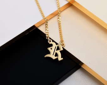 Colar com inicial em inglês antigo, pingente com letra inicial gótica, colar com inicial dourada personalizada, presente personalizado, presente de aniversário, presente de Natal