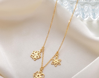 Familie Geburt Blume Halskette, Mehrfach Geburt Blume Halskette, personalisierte Geburtstagsgeschenke, Geburt Monat Blume Halskette, Geschenk für sie