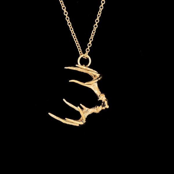 Collar con colgante de asta de ciervo en oro amarillo de 14 k