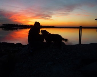 Tybee Island Sunset with Girl & Black Spaniel Original foto inédita 8x10