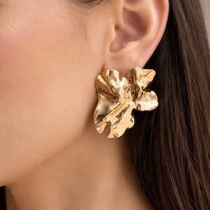 14K Gold Flower Earrings - Minimalist Modern Style - Gift For Her