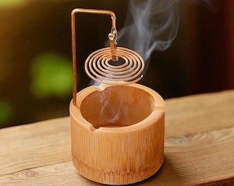 Bambusowy kadzielnik: kadzielnica w kształcie patyczka i spirali ze złotym klipsem