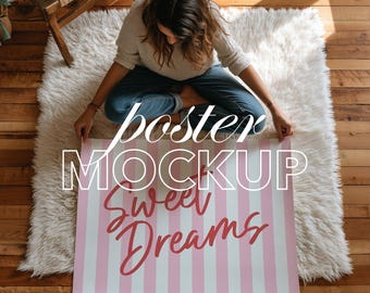 Mockup de pôster de interior boho: proporção 4x5, mulheres no chão (arquivo PSD)