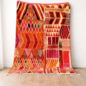 Färgglad marockansk lapptäcksmatta – Handgjord vintage berbermatta, rosa orange geometrisk ullmatta, boho heminredning