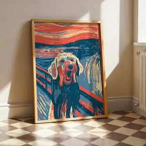Op de afbeelding: Een rechthoekige ingelijste wandkunstprint met een gestileerde illustratie van een hond met een open bek, tegen een wervelende achtergrond van rode, oranje en blauwe tinten. Het kunstwerk imiteert een klassieke expressionistische schilderstijl.