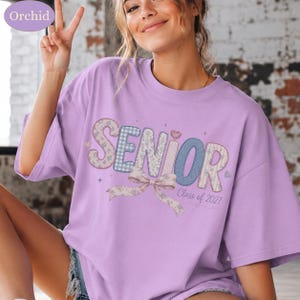 シニアスピリットシャツ、コケットパッチワークデザインTシャツ、2027年卒業生へのギフト