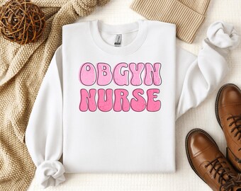 Sudadera rosa de enfermera obstetra y ginecóloga, sudadera de enfermera, cuello redondo para trabajo de parto y parto, regalo de enfermera, sudadera de regalo para obstetricia, enfermera obstetra y ginecóloga, cuello redondo de obstetricia