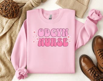 Sudadera rosa de enfermera obstetra y ginecóloga, sudadera de enfermera, cuello redondo para trabajo de parto y parto, regalo de enfermera, sudadera de regalo para obstetricia, enfermera obstetra y ginecóloga, cuello redondo de obstetricia