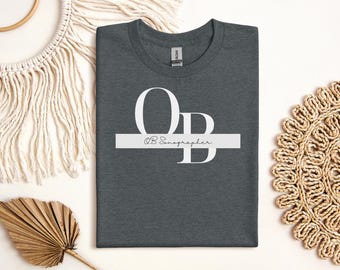 Camiseta con monograma minimalista, monograma minimalista para obstetricia, ecografista, ginecóloga, ecografista, monografista MFM, regalo para ella