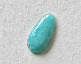 Opala peruana 22 x 11 x 4 mm. Cabochão de opala andina 1,2 gramas