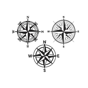 Könnte beinhalten: Drei schwarz-weiße Kompassrosen-Designs auf weißem Hintergrund. Jede Kompassrose zeigt Richtungsanzeigen (N, S, E, W) und ein sternförmiges Design in der Mitte, geeignet für nautische oder reisebezogene Projekte.