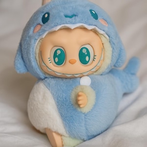 Handgefertigte Labubu Puppenkleidung - Niedliches Blauhai Outfit Kostüm - Plüschtier Accessoires - Passend für Labubu Figuren - Puppe NICHT INBEGRIFFEN