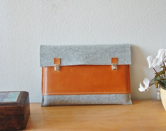 13 inch MacBook case, Macbook Pro 13 Case, 13 Macbook Bag, Macbook Pro Case, MacBook case - Light grey felt & brown leather