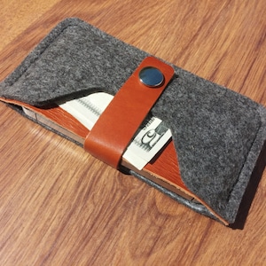 Felt iPhone 8 case,iPhone 7 case,iPhone 6 case,iPhone 8 Plus sleeve,iPhone 7 Plus cover,iPhone 6 Plus sleeve - Grey felt & brown leather