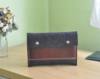 IPad mini sleeve, IPad mini case, IPad sleeve, IPad case - wool felt - with flap and leather pocket - Grey color