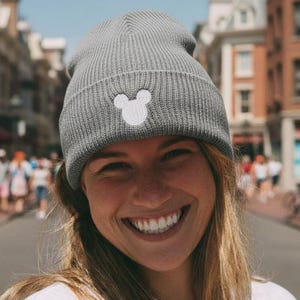 Broderad musmössa, stickad Disney vintermössa, mysig unisexmössa, mössa till Disney-älskare, mössa med musmanschett