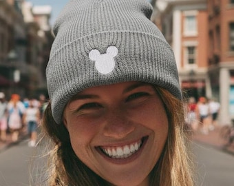 Bonnet brodé souris, bonnet en tricot d'hiver Disney, bonnet unisexe confortable, cadeau chapeau pour les amoureux de Disney, bonnet à revers souris