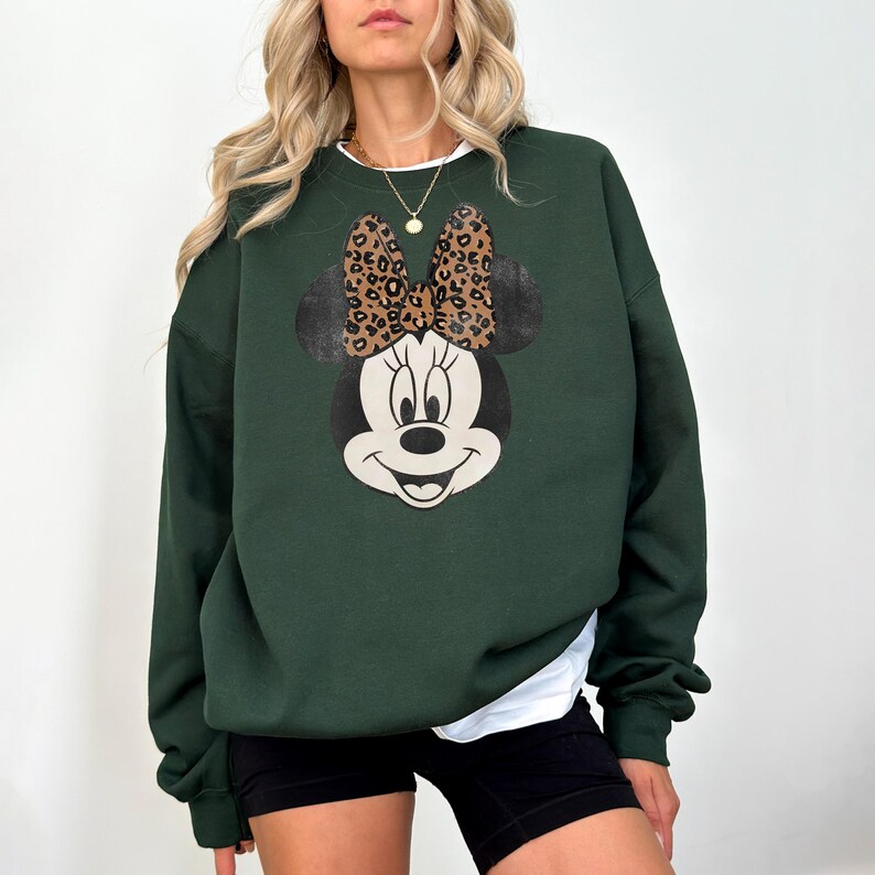 Safari Minnie Mouse Sweatshirt, Leopard Minnie Crewneck, Animal Kingdom Pullover, Disney Safari Sweater bild 8