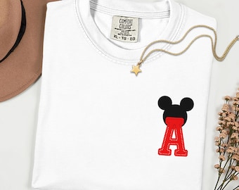 Chemise initiale personnalisée Disney, T-shirt initial Mickey Comfort Colors®, t-shirt Mickey minimaliste, chemise groupe Disney, t-shirt vacances Disneyland