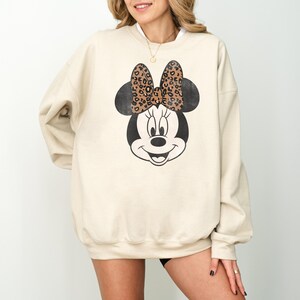 Safari Minnie Mouse Sweatshirt, Leopard Minnie Crewneck, Animal Kingdom Pullover, Disney Safari Sweater bild 4
