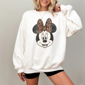 Safari Minnie Mouse Sweatshirt, Leopard Minnie Crewneck, Animal Kingdom Pullover, Disney Safari Sweater bild 3