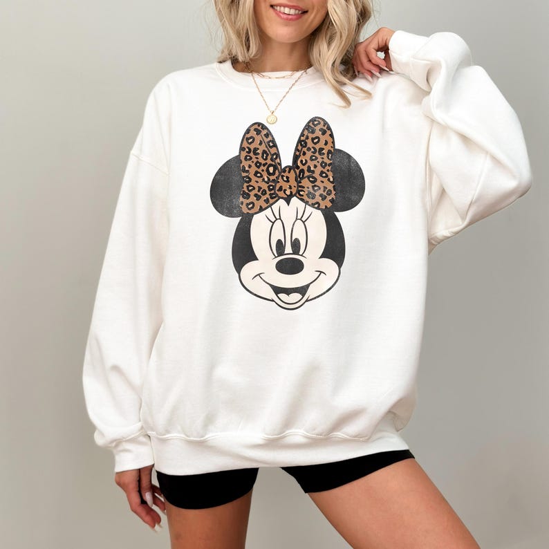 Safari Minnie Mouse Sweatshirt, Leopard Minnie Crewneck, Animal Kingdom Pullover, Disney Safari Sweater bild 3