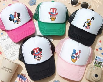 Casquette trucker personnalisée personnages Disney 4 juillet, chapeau Mickey et ses amis, casquette 4 juillet Disney, chapeau camionneur Mickey patriotique États-Unis